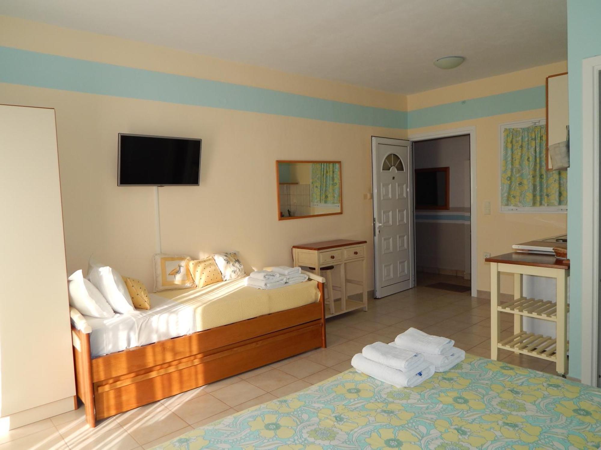 Palmina Mare Villa And Studios Паралия Враху Екстериор снимка