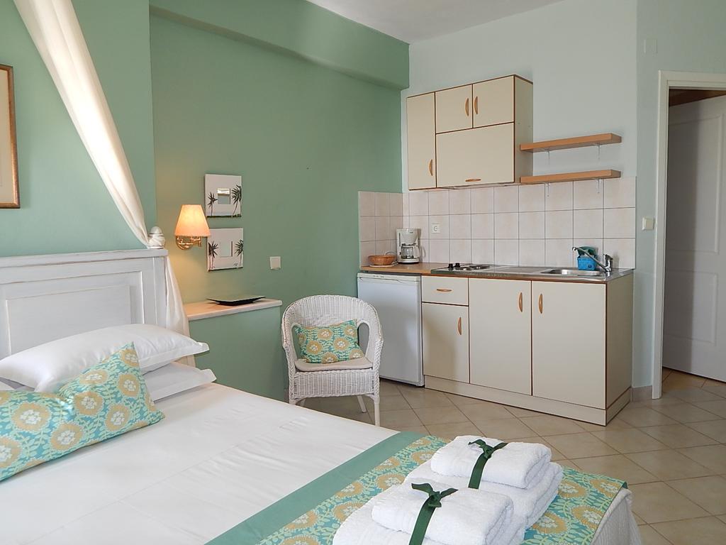 Palmina Mare Villa And Studios Паралия Враху Екстериор снимка